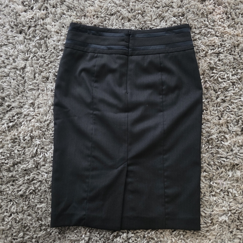 Bebe Black Pinstripe Back Zip Closure Pencil Skirt Size 6 - Picture 3 of 8